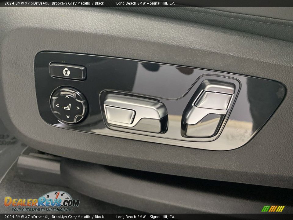 Controls of 2024 BMW X7 xDrive40i Photo #11