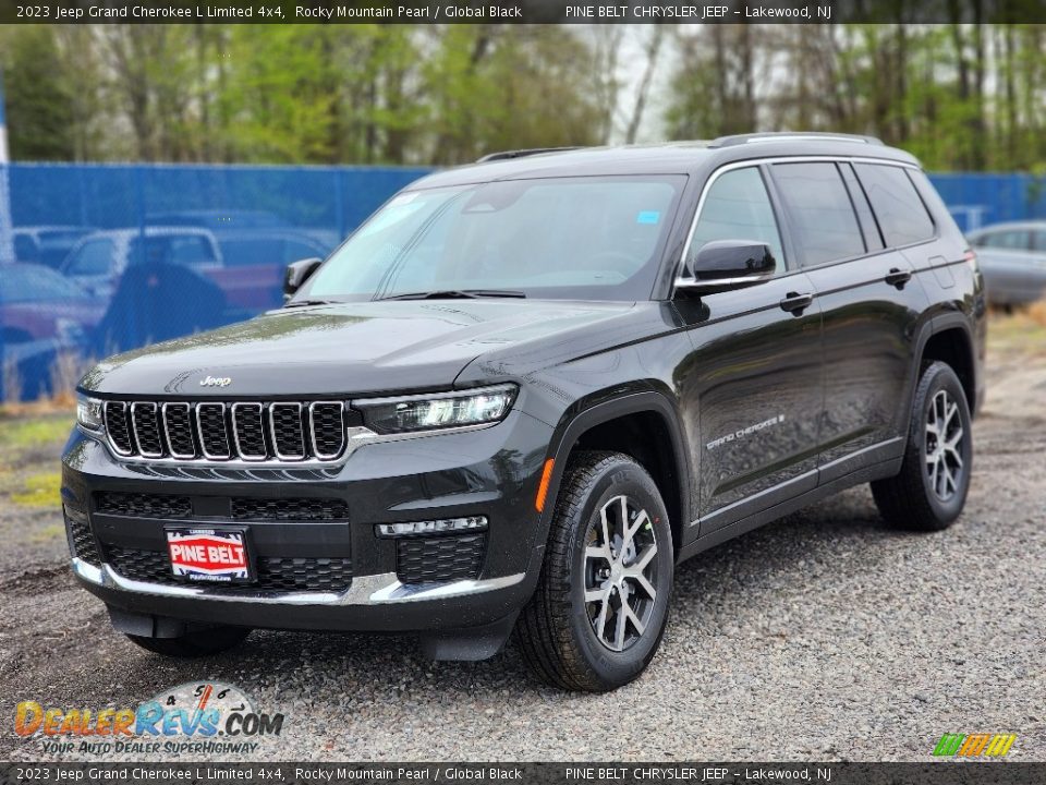 Front 3/4 View of 2023 Jeep Grand Cherokee L Limited 4x4 Photo #1