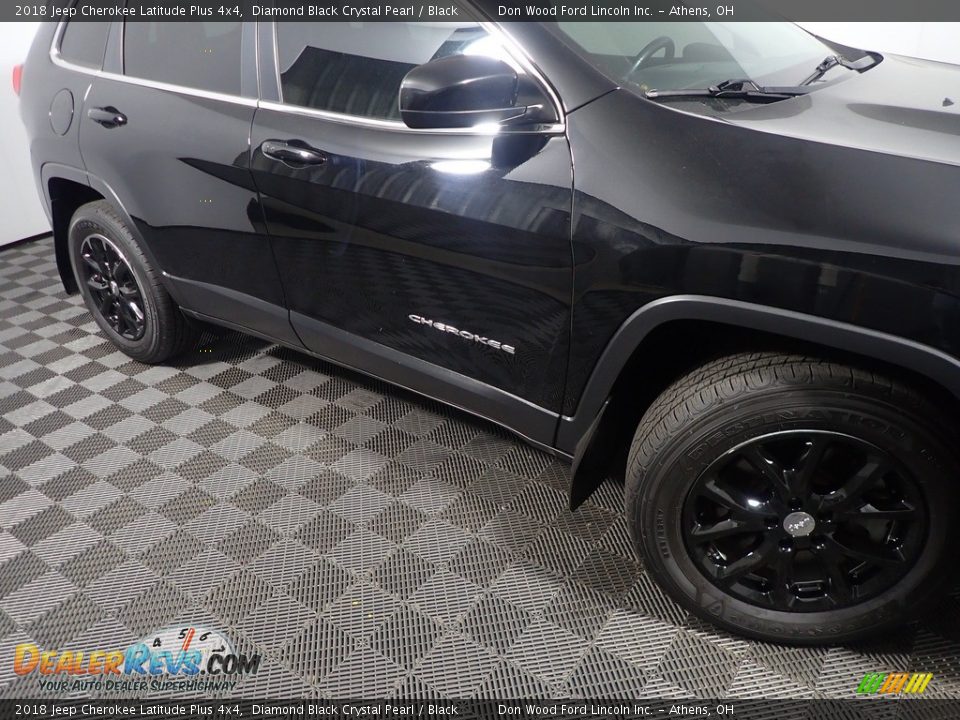 2018 Jeep Cherokee Latitude Plus 4x4 Diamond Black Crystal Pearl / Black Photo #5
