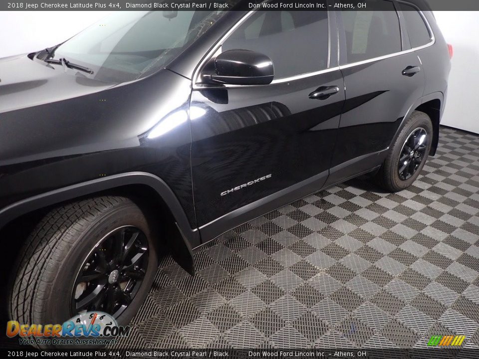 2018 Jeep Cherokee Latitude Plus 4x4 Diamond Black Crystal Pearl / Black Photo #11