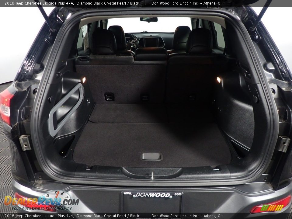 2018 Jeep Cherokee Latitude Plus 4x4 Diamond Black Crystal Pearl / Black Photo #16