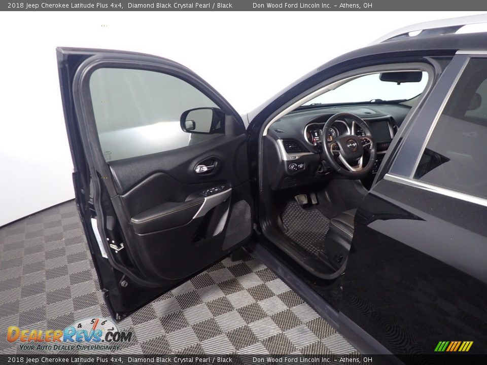 2018 Jeep Cherokee Latitude Plus 4x4 Diamond Black Crystal Pearl / Black Photo #19