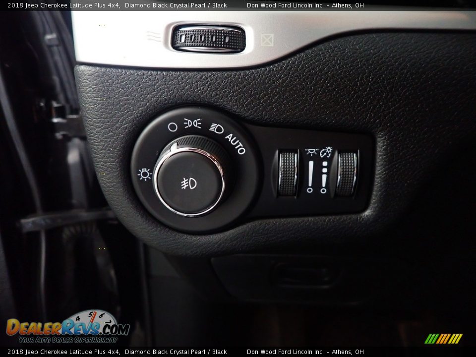2018 Jeep Cherokee Latitude Plus 4x4 Diamond Black Crystal Pearl / Black Photo #30