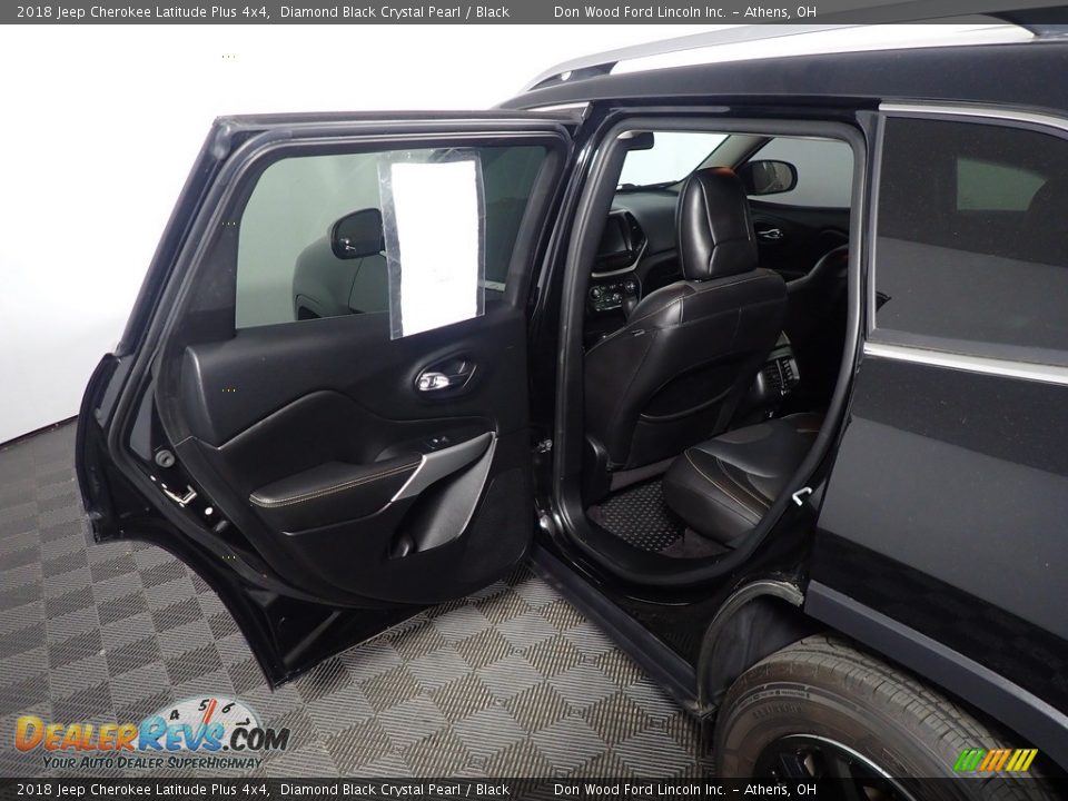 2018 Jeep Cherokee Latitude Plus 4x4 Diamond Black Crystal Pearl / Black Photo #33