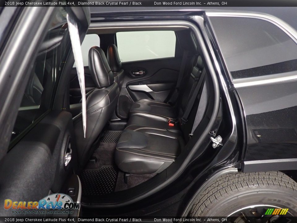2018 Jeep Cherokee Latitude Plus 4x4 Diamond Black Crystal Pearl / Black Photo #34