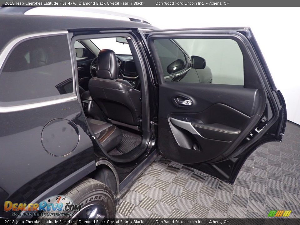2018 Jeep Cherokee Latitude Plus 4x4 Diamond Black Crystal Pearl / Black Photo #35
