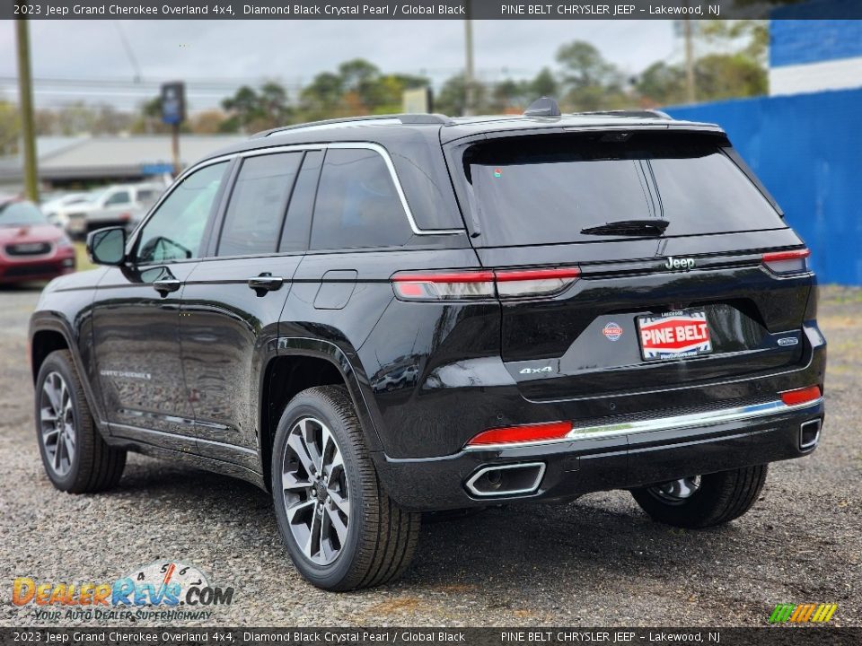 2023 Jeep Grand Cherokee Overland 4x4 Diamond Black Crystal Pearl / Global Black Photo #4