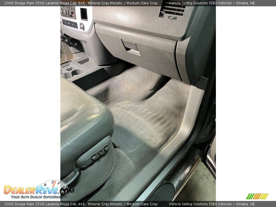 2006 Dodge Ram 3500 Laramie Mega Cab 4x4 Mineral Gray Metallic / Medium Slate Gray Photo #11