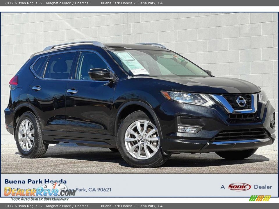 2017 Nissan Rogue SV Magnetic Black / Charcoal Photo #1