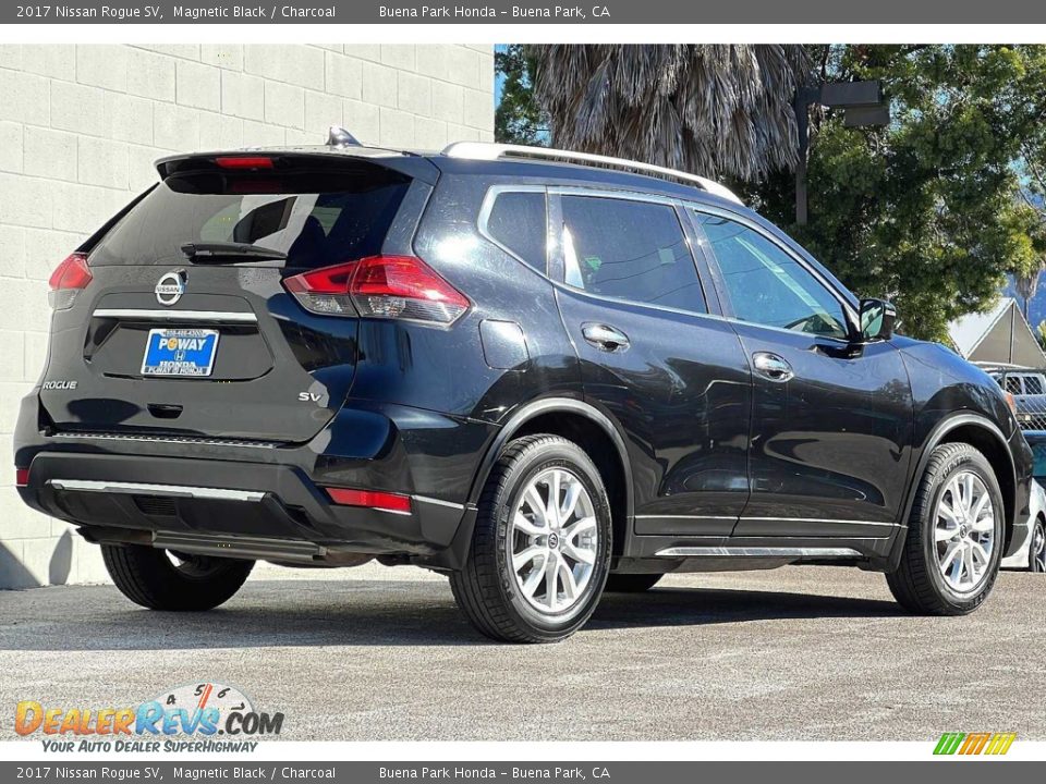 2017 Nissan Rogue SV Magnetic Black / Charcoal Photo #4