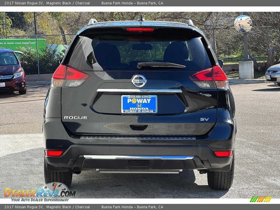 2017 Nissan Rogue SV Magnetic Black / Charcoal Photo #5