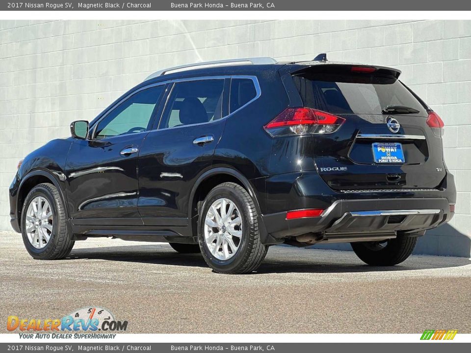 2017 Nissan Rogue SV Magnetic Black / Charcoal Photo #6