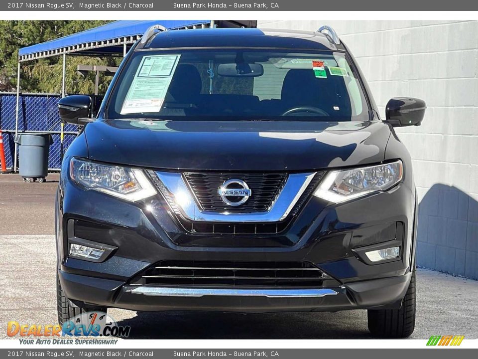 2017 Nissan Rogue SV Magnetic Black / Charcoal Photo #9