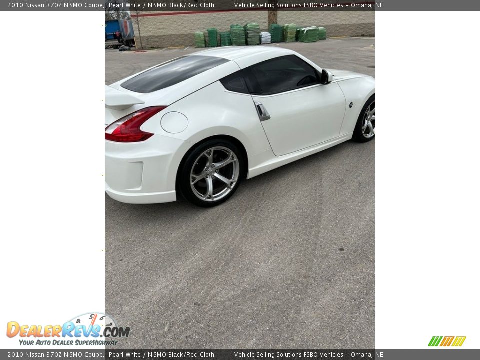 2010 Nissan 370Z NISMO Coupe Pearl White / NISMO Black/Red Cloth Photo #10