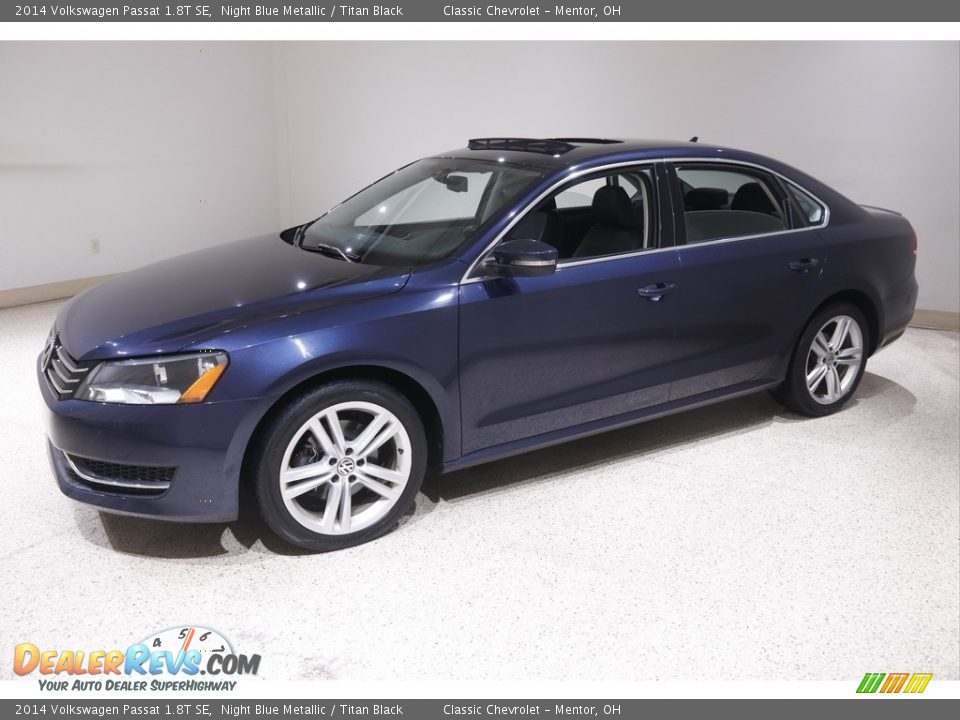 Front 3/4 View of 2014 Volkswagen Passat 1.8T SE Photo #3