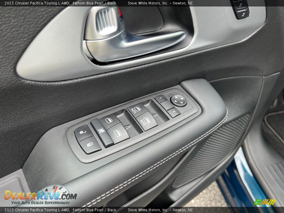 Door Panel of 2023 Chrysler Pacifica Touring L AWD Photo #11