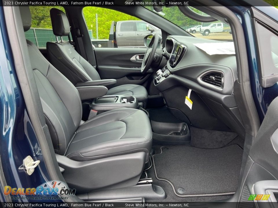 Front Seat of 2023 Chrysler Pacifica Touring L AWD Photo #18