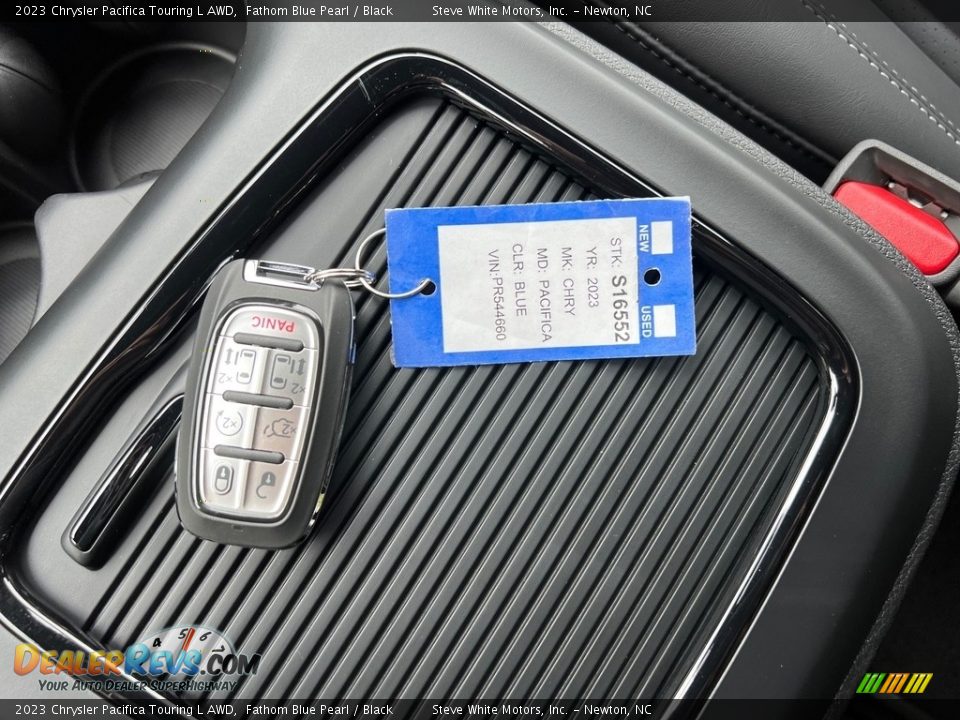 Keys of 2023 Chrysler Pacifica Touring L AWD Photo #30