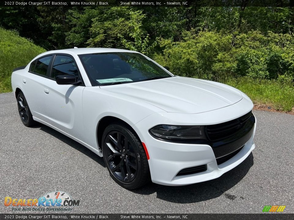 Front 3/4 View of 2023 Dodge Charger SXT Blacktop Photo #4