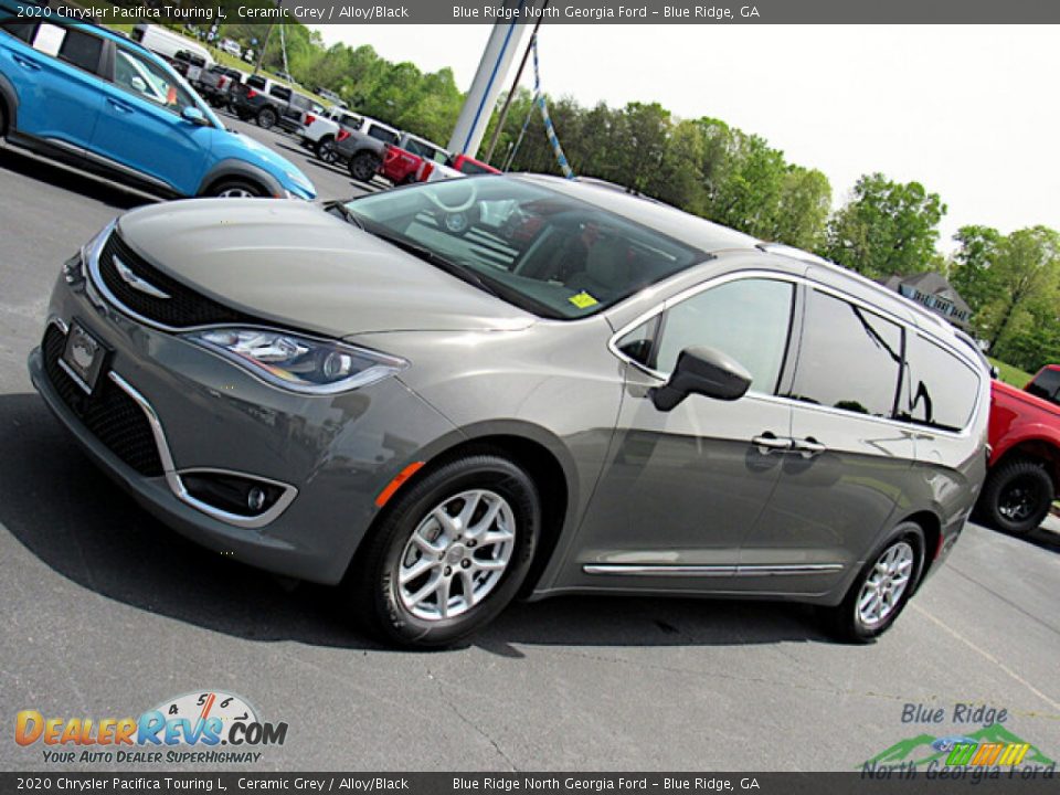 2020 Chrysler Pacifica Touring L Ceramic Grey / Alloy/Black Photo #27