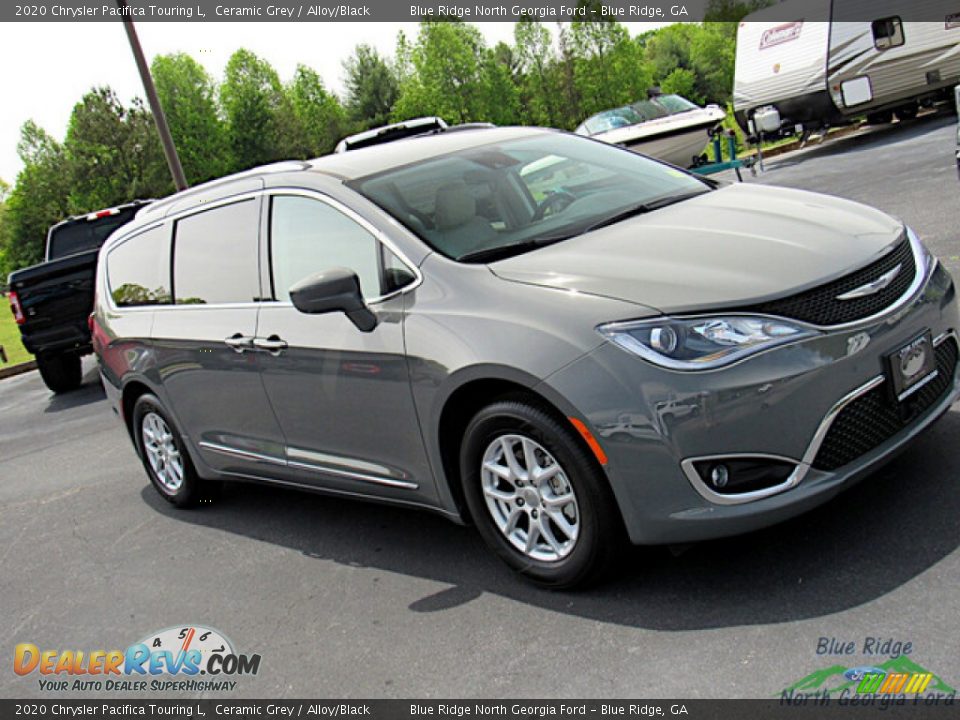 2020 Chrysler Pacifica Touring L Ceramic Grey / Alloy/Black Photo #28