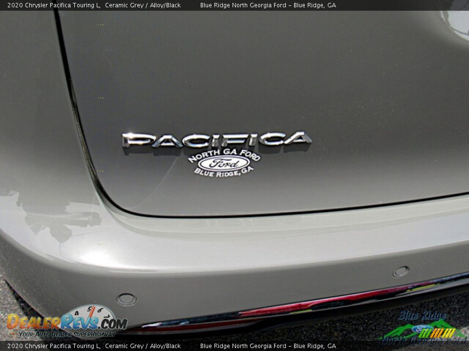 2020 Chrysler Pacifica Touring L Ceramic Grey / Alloy/Black Photo #31
