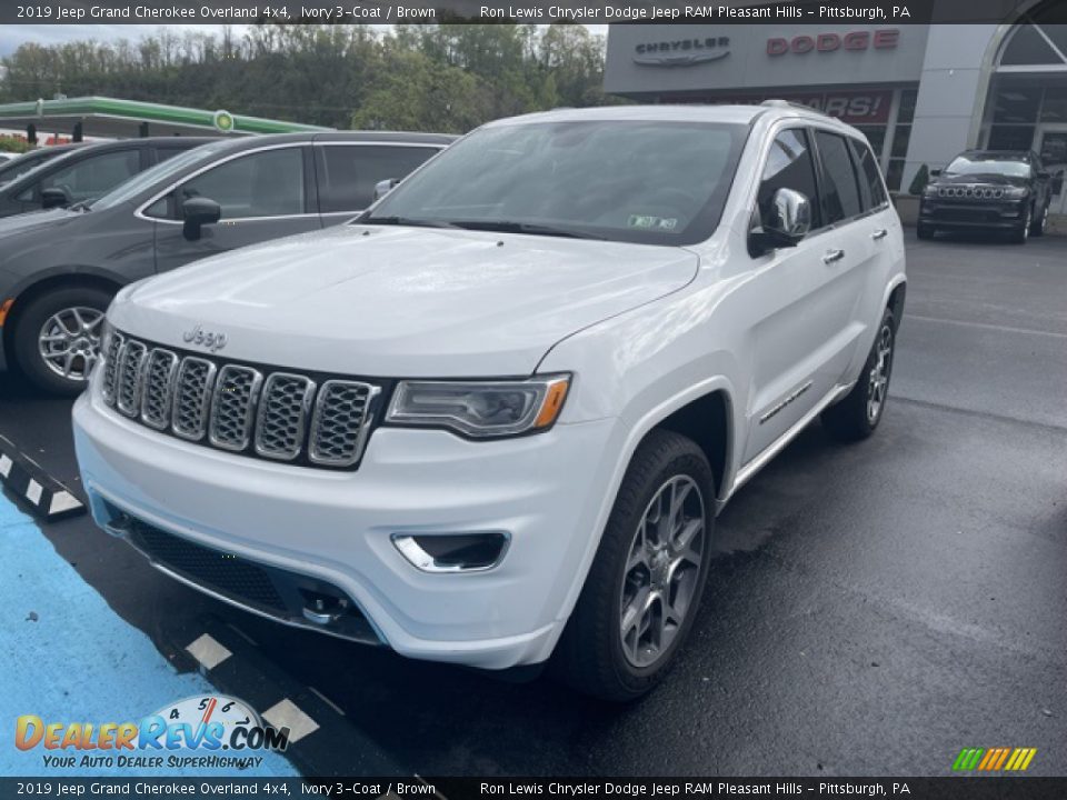 2019 Jeep Grand Cherokee Overland 4x4 Ivory 3-Coat / Brown Photo #3