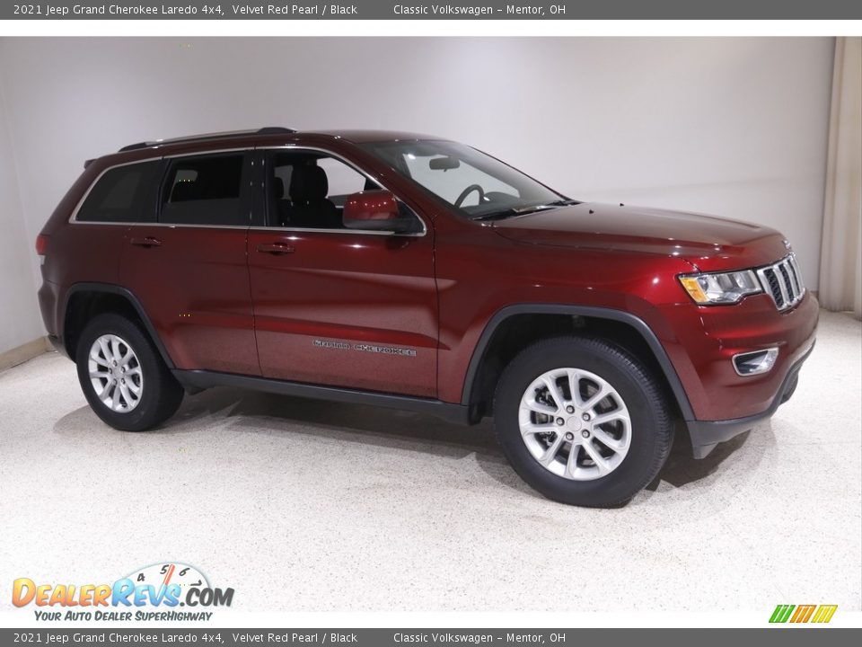 2021 Jeep Grand Cherokee Laredo 4x4 Velvet Red Pearl / Black Photo #1