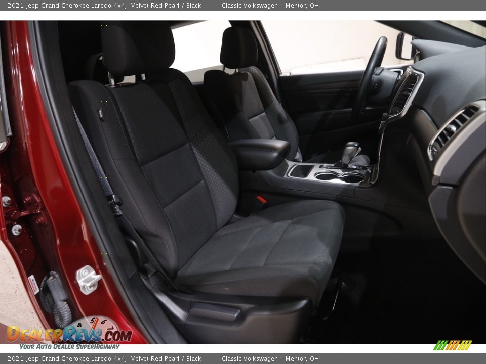 2021 Jeep Grand Cherokee Laredo 4x4 Velvet Red Pearl / Black Photo #15