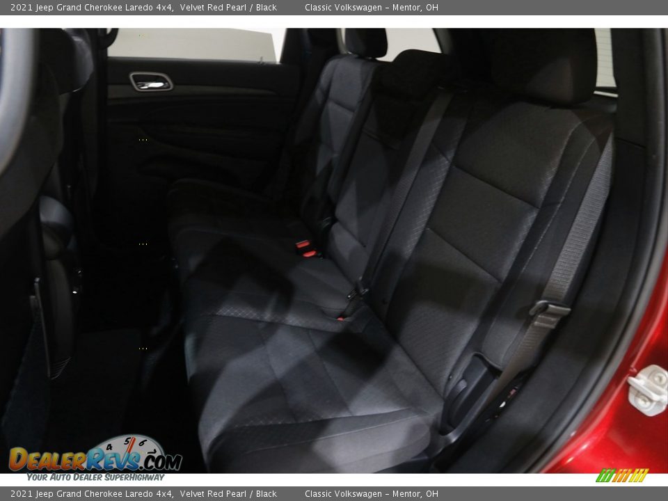 2021 Jeep Grand Cherokee Laredo 4x4 Velvet Red Pearl / Black Photo #17