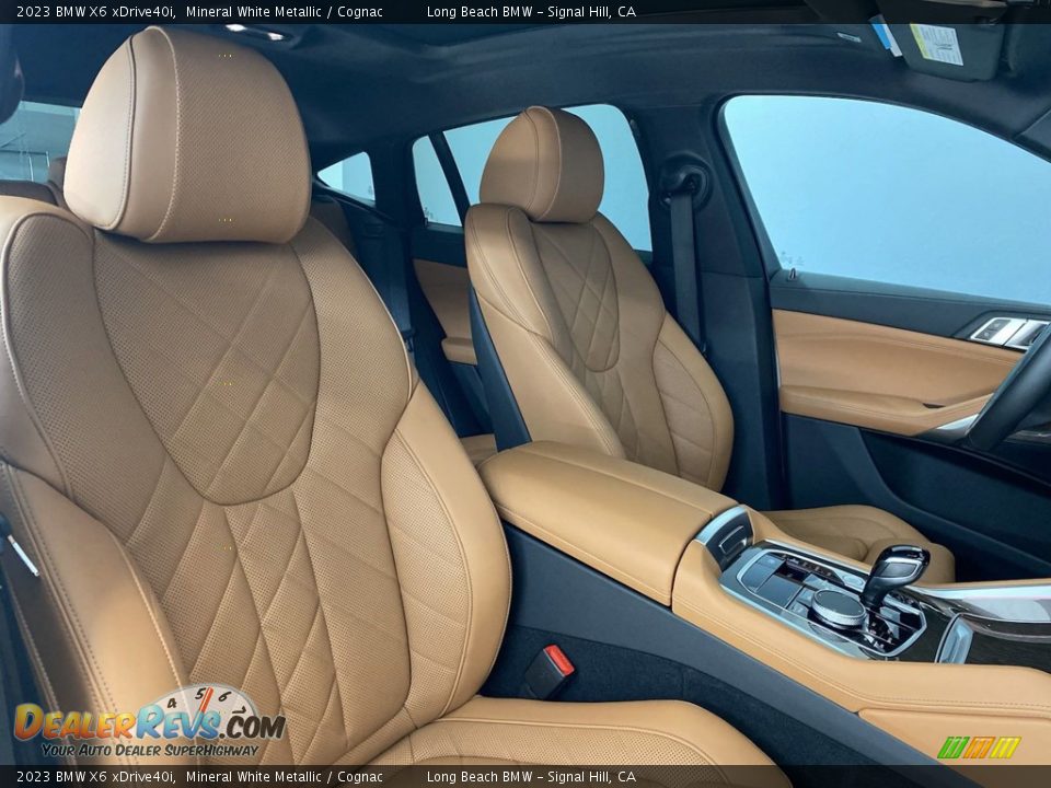 Front Seat of 2023 BMW X6 xDrive40i Photo #33