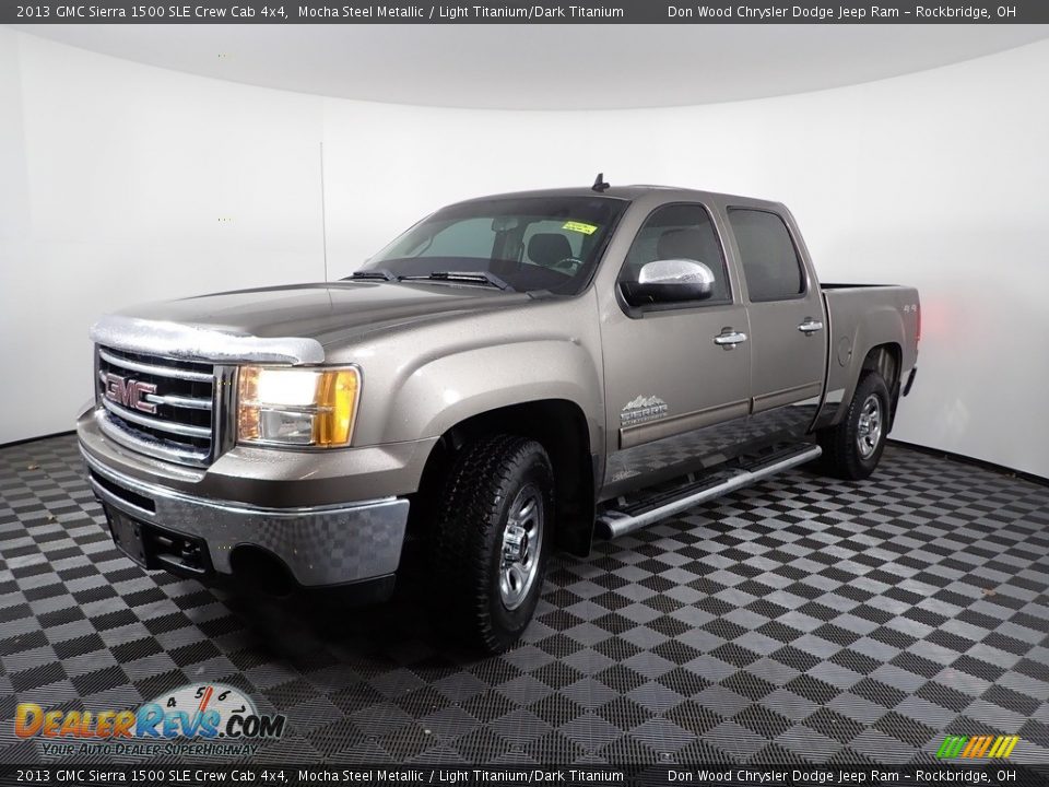 Front 3/4 View of 2013 GMC Sierra 1500 SLE Crew Cab 4x4 Photo #3