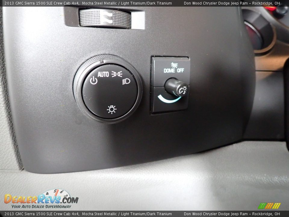 Controls of 2013 GMC Sierra 1500 SLE Crew Cab 4x4 Photo #10