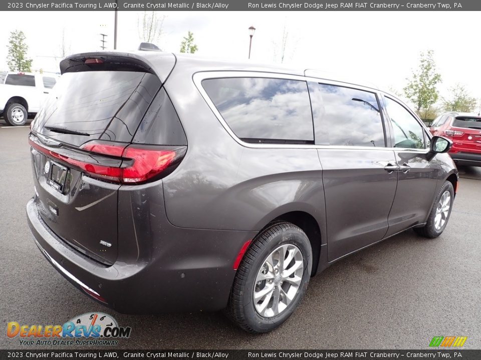 2023 Chrysler Pacifica Touring L AWD Granite Crystal Metallic / Black/Alloy Photo #5