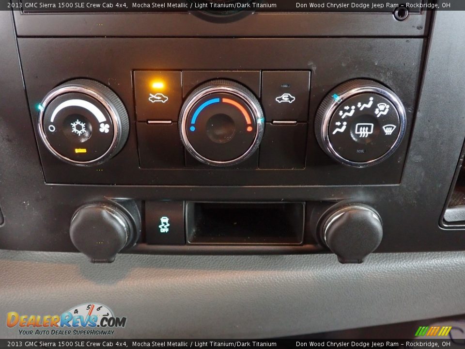 Controls of 2013 GMC Sierra 1500 SLE Crew Cab 4x4 Photo #16