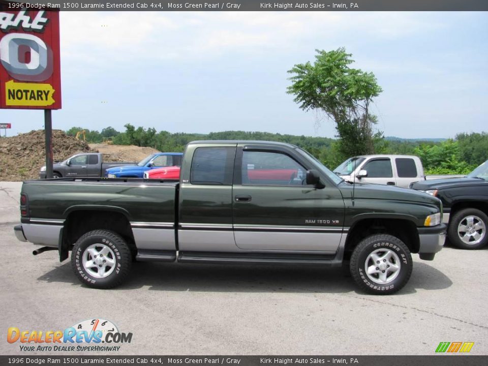 1996 Dodge Ram 1500 Laramie Extended Cab 4x4 Moss Green Pearl / Gray Photo #2