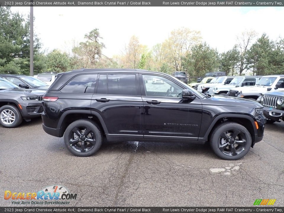 2023 Jeep Grand Cherokee Altitude 4x4 Diamond Black Crystal Pearl / Global Black Photo #6