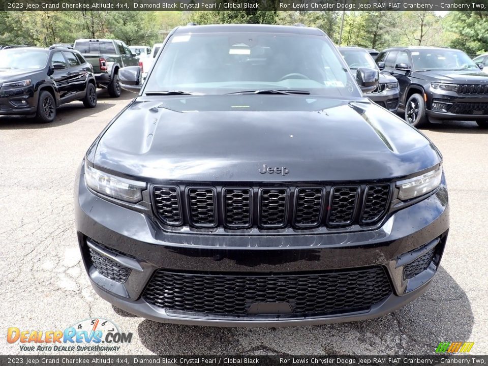 2023 Jeep Grand Cherokee Altitude 4x4 Diamond Black Crystal Pearl / Global Black Photo #8