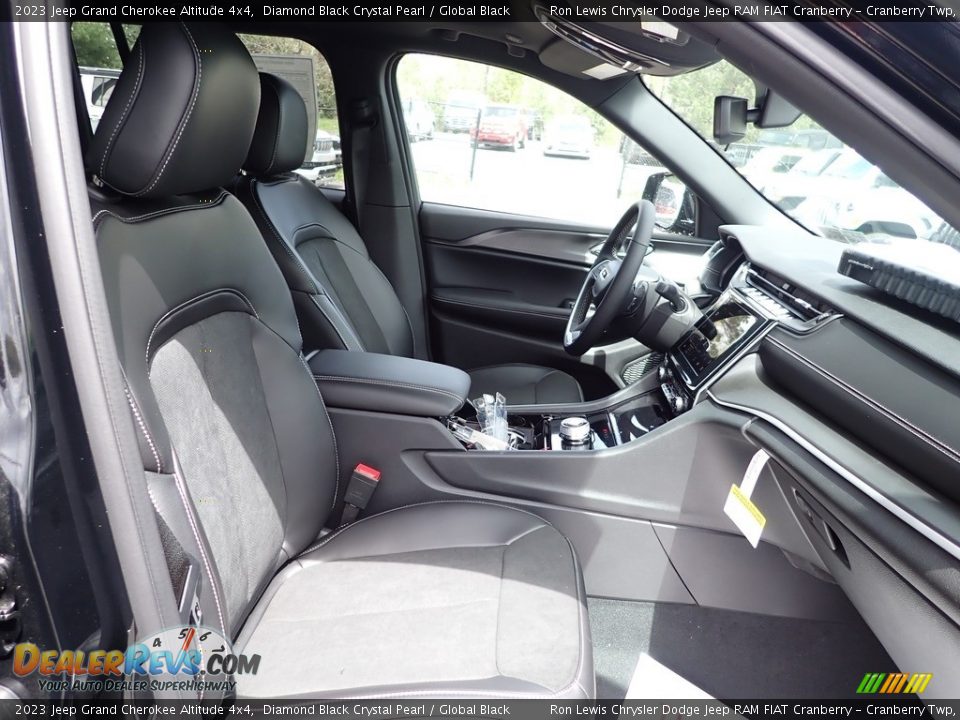 2023 Jeep Grand Cherokee Altitude 4x4 Diamond Black Crystal Pearl / Global Black Photo #10