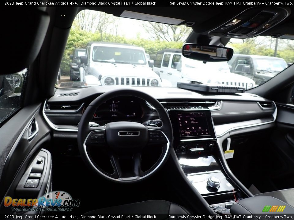 2023 Jeep Grand Cherokee Altitude 4x4 Diamond Black Crystal Pearl / Global Black Photo #13