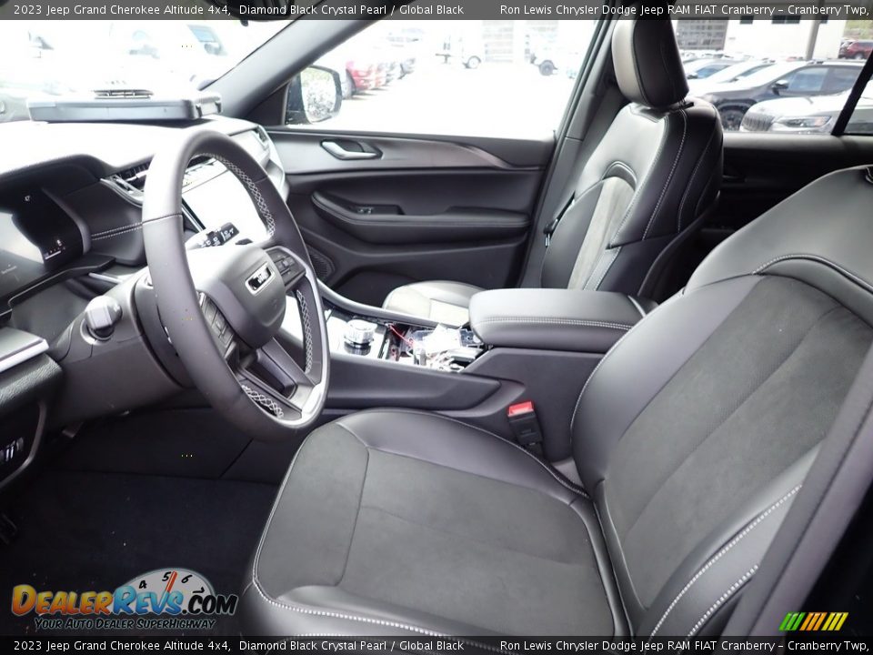 2023 Jeep Grand Cherokee Altitude 4x4 Diamond Black Crystal Pearl / Global Black Photo #14