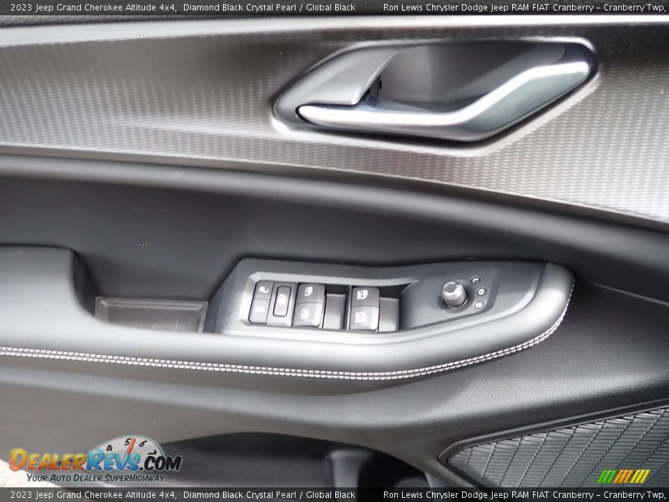 2023 Jeep Grand Cherokee Altitude 4x4 Diamond Black Crystal Pearl / Global Black Photo #15