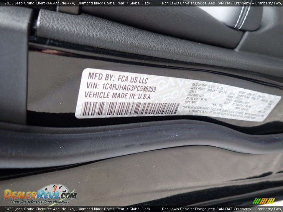 2023 Jeep Grand Cherokee Altitude 4x4 Diamond Black Crystal Pearl / Global Black Photo #20