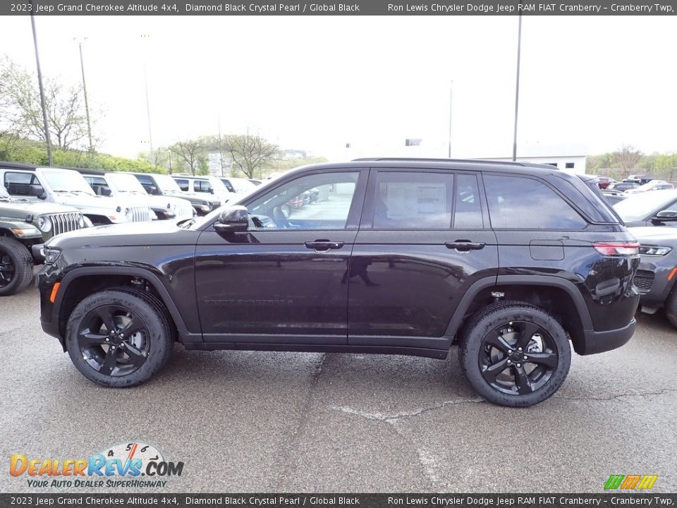 2023 Jeep Grand Cherokee Altitude 4x4 Diamond Black Crystal Pearl / Global Black Photo #2