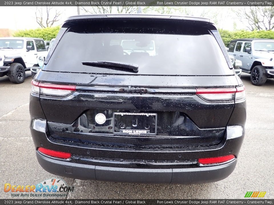 2023 Jeep Grand Cherokee Altitude 4x4 Diamond Black Crystal Pearl / Global Black Photo #4