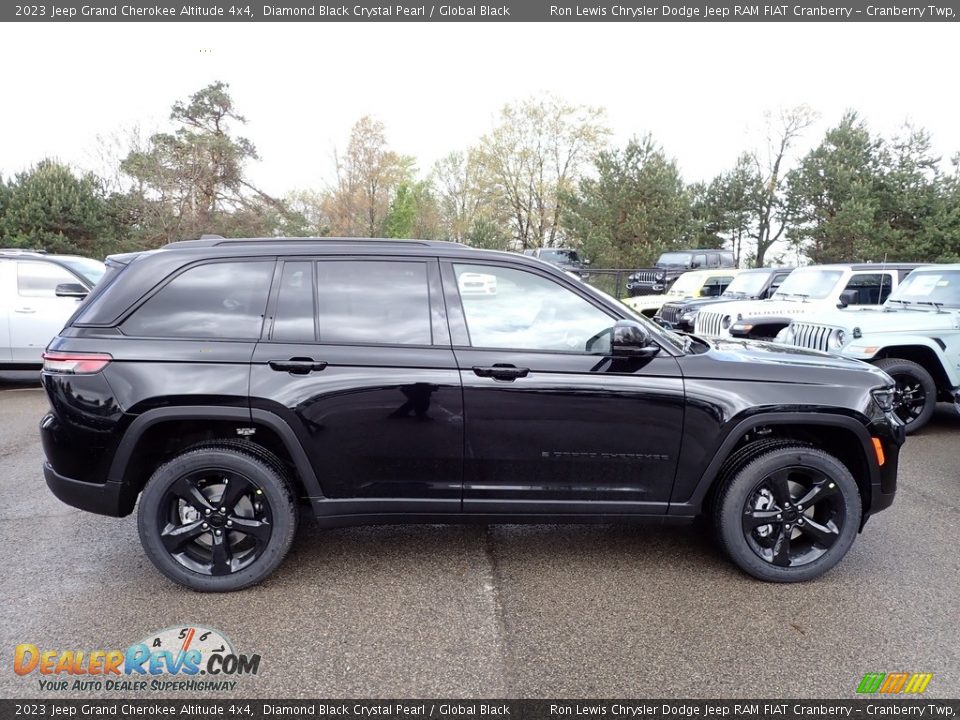 2023 Jeep Grand Cherokee Altitude 4x4 Diamond Black Crystal Pearl / Global Black Photo #6