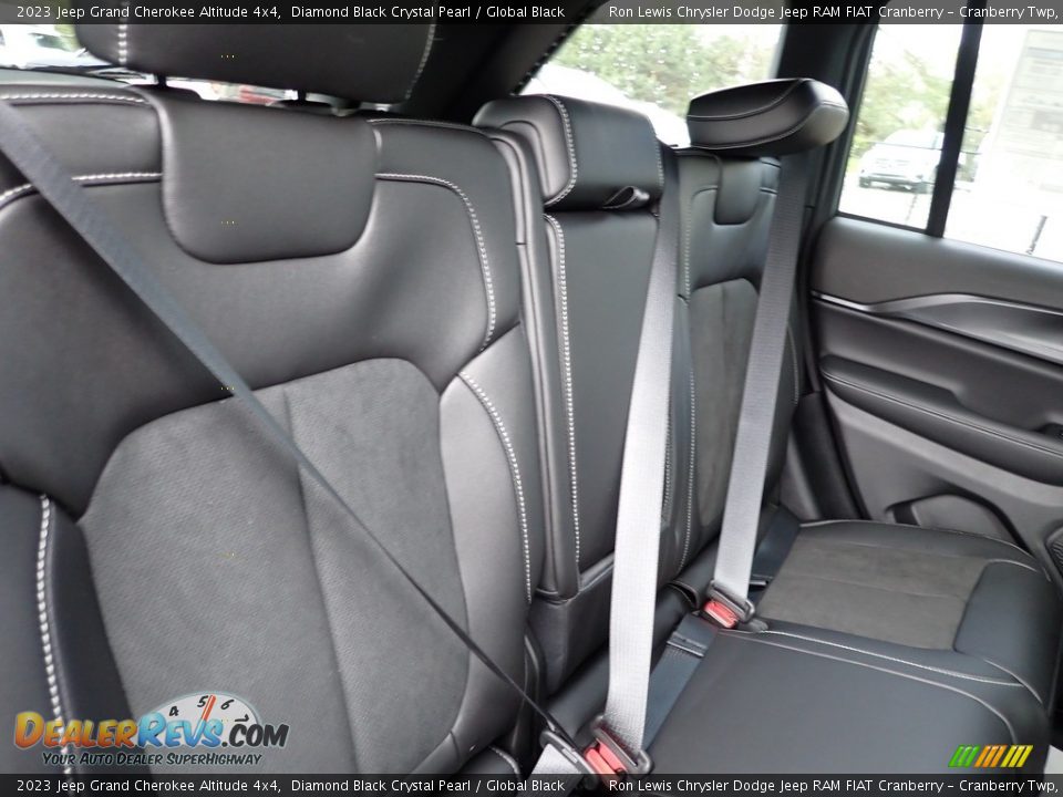 2023 Jeep Grand Cherokee Altitude 4x4 Diamond Black Crystal Pearl / Global Black Photo #11