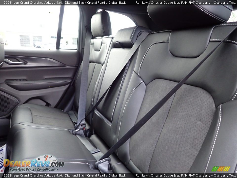2023 Jeep Grand Cherokee Altitude 4x4 Diamond Black Crystal Pearl / Global Black Photo #12