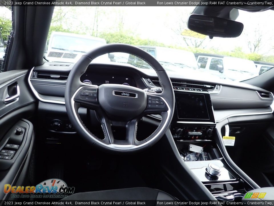 2023 Jeep Grand Cherokee Altitude 4x4 Diamond Black Crystal Pearl / Global Black Photo #13