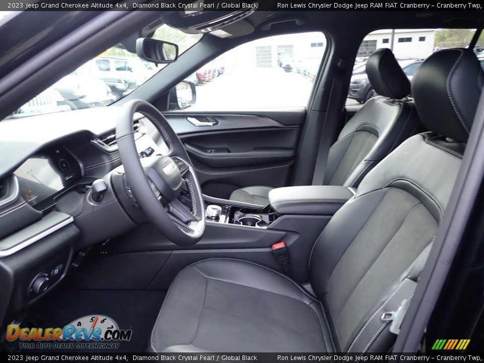 2023 Jeep Grand Cherokee Altitude 4x4 Diamond Black Crystal Pearl / Global Black Photo #14
